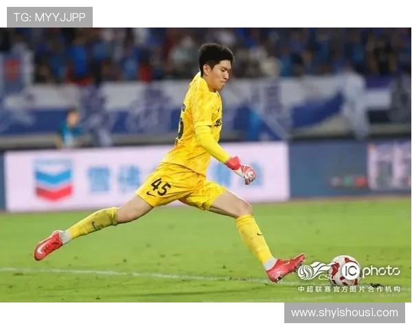 武汉三镇主场迎战成都蓉城巅峰对决再掀中超激情风暴